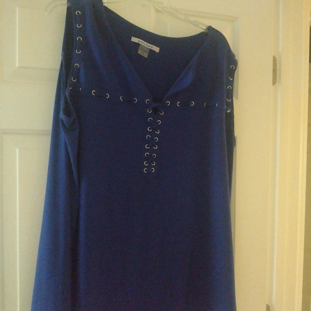 Top - Picture 2 of 2